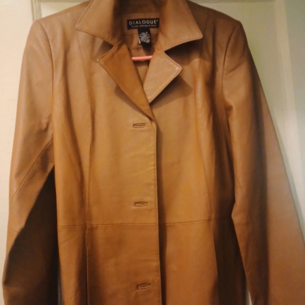 Women's  Dialogue brown leather jacket with 3 buttons size small (s)  used comfo